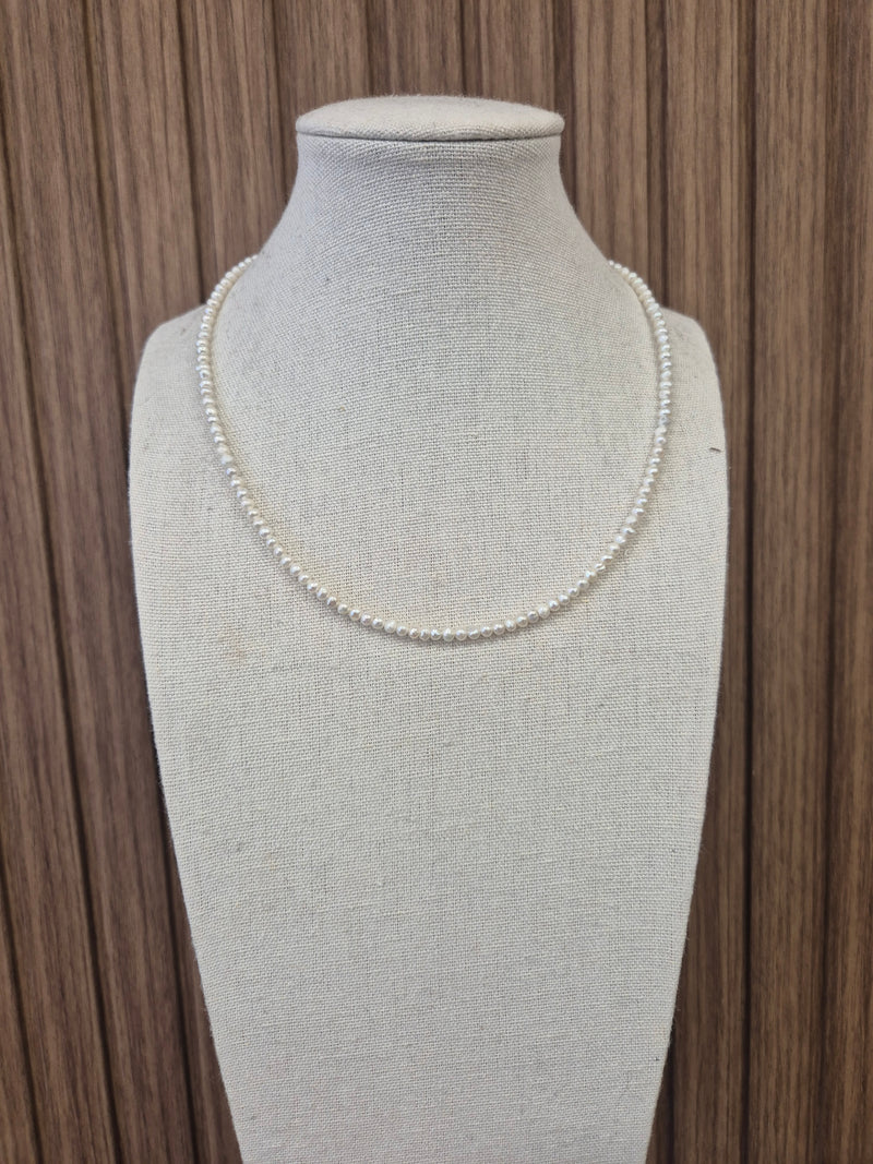 Pearly String Necklace