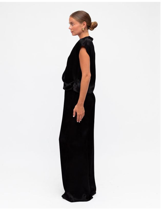 Hera Top Black by White Closet