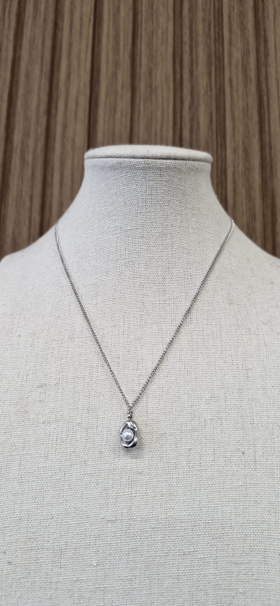 Cora Pearl Pendant Necklace