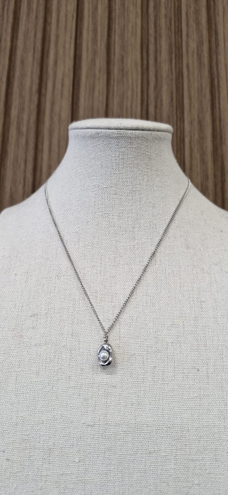 Cora Pearl Pendant Necklace